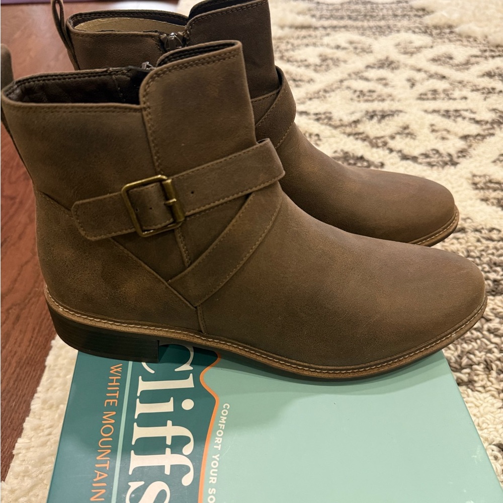 Cliffs by White Mountain Elie Women's Dark Brown Boots New In Box Sz 11